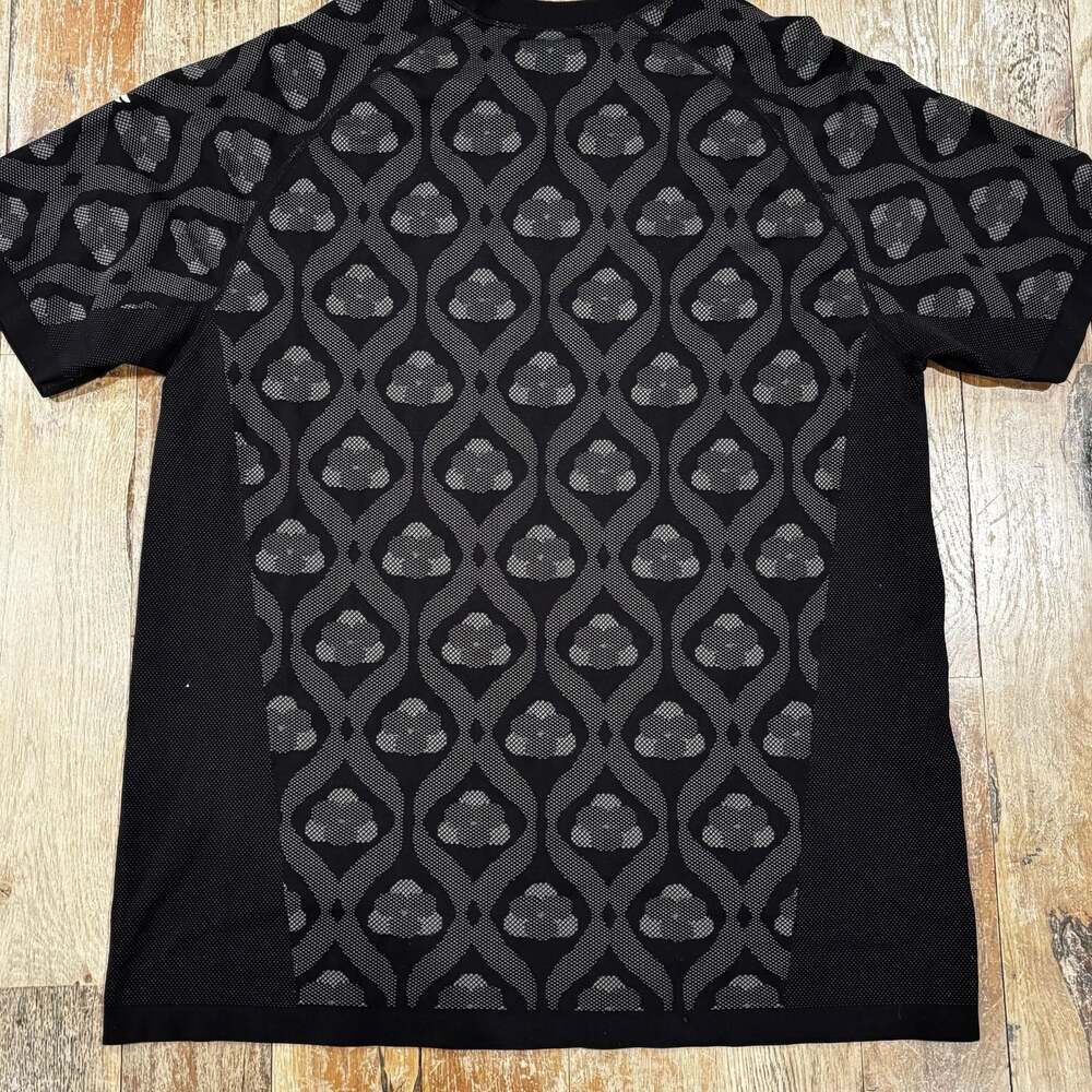Fabletics Men's The Training Day Tee XXL Black Patterned Athletic Shirt - Picture 4 of 8